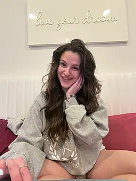 heyitsmadig online show from 04/06/26, 01:56