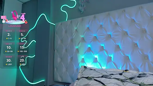 Snapshot of Megan__cole1 chatting on 10/17/25, 12:18 Megan cole1 online show from 10/17/25, 12:18