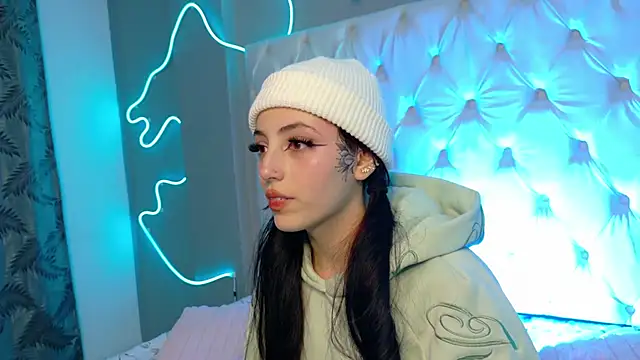 Snapshot of Megan__cole1 chatting on 11/07/25, 03:33 Megan cole1 online show from 11/07/25, 03:33