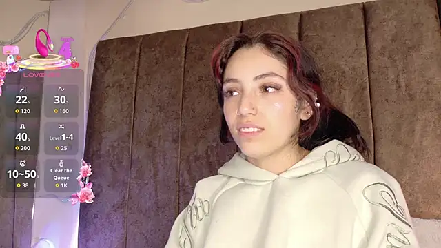 Snapshot of Megan__cole1 chatting on 12/17/25, 07:57 Megan cole1 online show from 12/17/25, 07:57