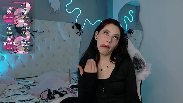 Snapshot of Megan__cole1 chatting on 10/29/25, 04:33 Megan cole1 online show from 10/29/25, 04:33