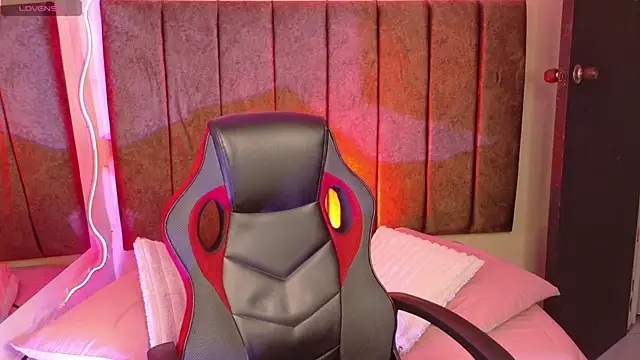 Snapshot of Megan__cole1 chatting on 10/04/25, 04:36 Megan cole1 online show from 10/04/25, 04:36