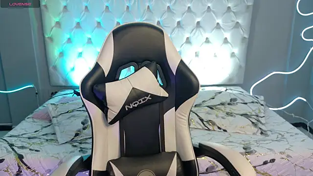 Snapshot of Megan__cole1 chatting on 10/10/25, 03:51 Megan cole1 online show from 10/10/25, 03:51