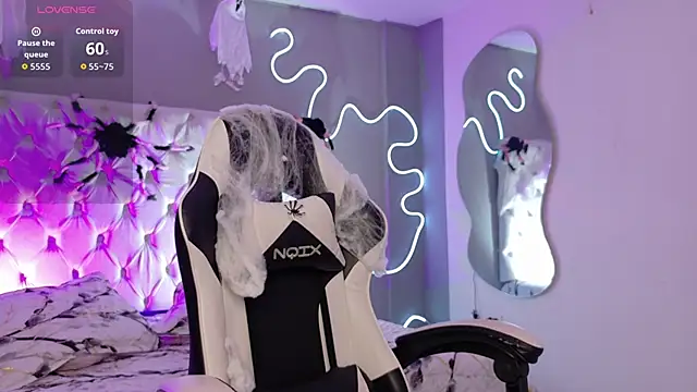 Snapshot of Megan__cole1 chatting on 10/23/25, 04:11 Megan cole1 online show from 10/23/25, 04:11