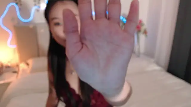 yuna k online show from 04/12/26, 10:24