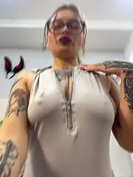 KoraSweett online show from 10/16/25, 04:59