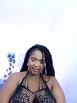 Snapshot of SamaraArtiaga1 chatting on 10/11/25, 10:33 SamaraArtiaga1 online show from 10/11/25, 10:33