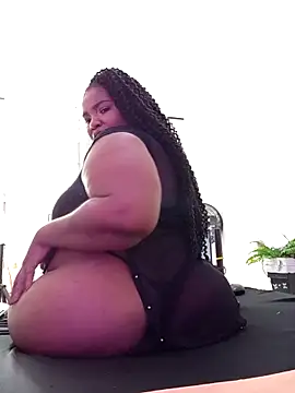 Snapshot of SamaraArtiaga1 chatting on 10/07/25, 01:12 SamaraArtiaga1 online show from 10/07/25, 01:12