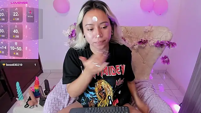 Snapshot of Nataliahenao69 chatting on 10/23/25, 02:16 Nataliahenao69 online show from 10/23/25, 02:16