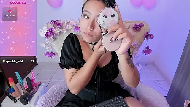 Snapshot of Nataliahenao69 chatting on 10/20/25, 12:02 Nataliahenao69 online show from 10/20/25, 12:02