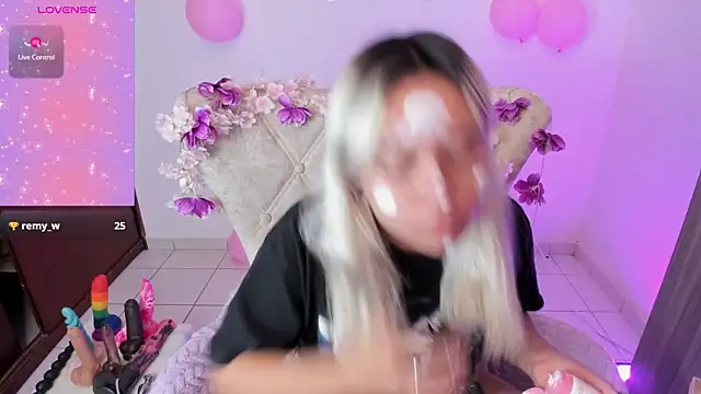 Snapshot of Nataliahenao69 chatting on 10/20/25, 01:22 Nataliahenao69 online show from 10/20/25, 01:22