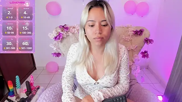 Snapshot of Nataliahenao69 chatting on 10/18/25, 05:37 Nataliahenao69 online show from 10/18/25, 05:37