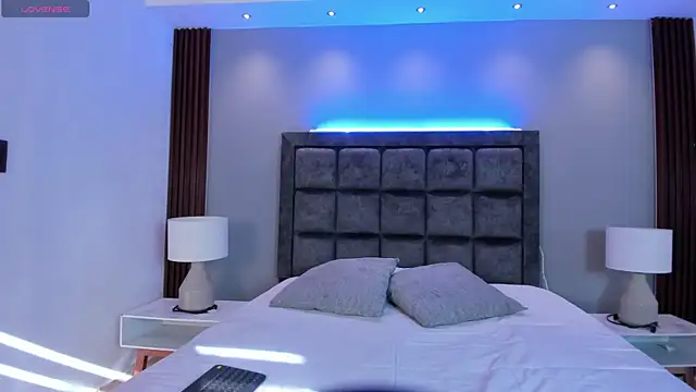 AidaJones online show from 12/21/25, 01:13