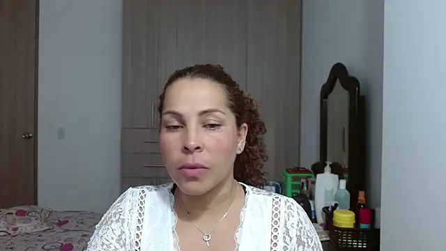 Yanis Ariel12 online show from 01/06/26, 09:19