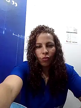 Yanis Ariel12 online show from 11/15/25, 07:40