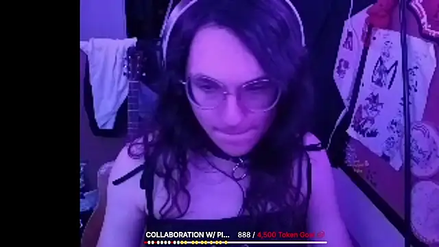 Snapshot of DemonessScarlett chatting on 10/28/25, 09:14 DemonessScarlett online show from 10/28/25, 09:14