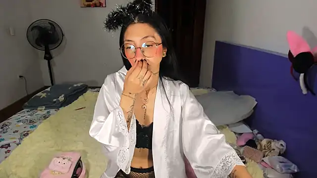 Snapshot of Anais_lux chatting on 05/02/26, 12:49 Anais lux online show from 05/02/26, 12:49