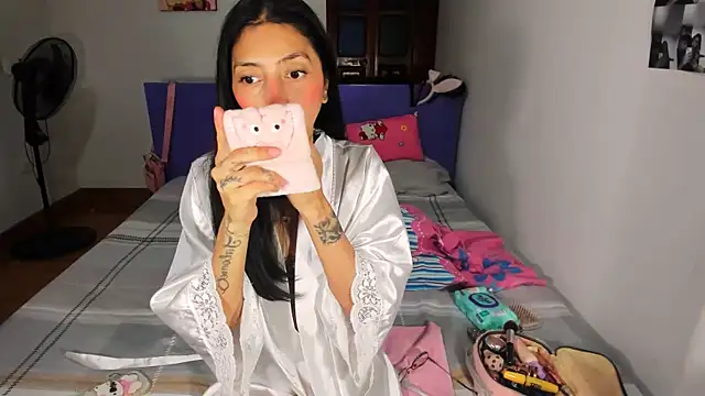 Snapshot of Anais_lux chatting on 05/11/26, 12:01 Anais lux online show from 05/11/26, 12:01