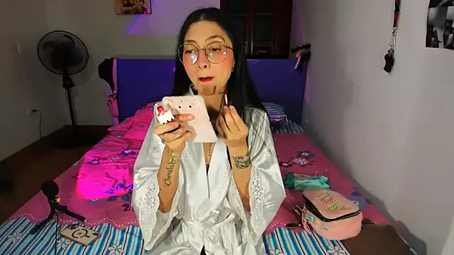 Snapshot of Anais_lux chatting on 06/02/26, 12:10 Anais lux online show from 06/02/26, 12:10