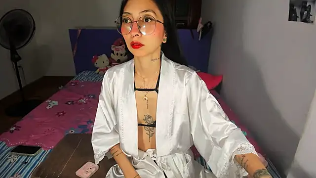 Snapshot of Anais_lux chatting on 05/22/26, 12:19 Anais lux online show from 05/22/26, 12:19