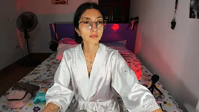 Snapshot of Anais_lux chatting on 06/06/26, 11:54 Anais lux online show from 06/06/26, 11:54