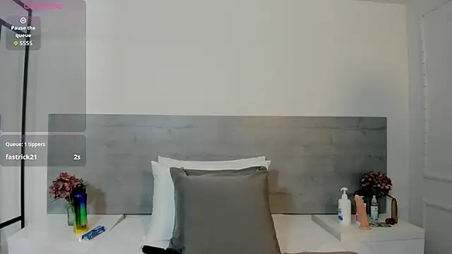 sunnyWhitee online show from 11/17/25, 07:18