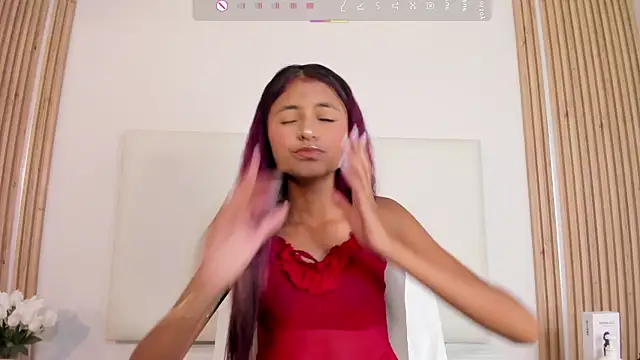 sunnyWhitee online show from 05/13/26, 07:21