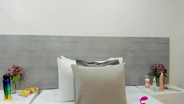 sunnyWhitee online show from 10/28/25, 07:13