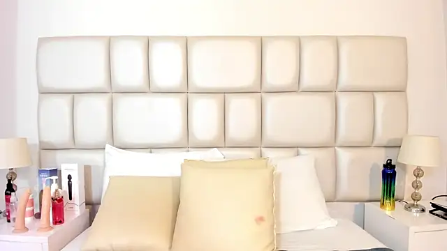 sunnyWhitee online show from 02/05/26, 07:32