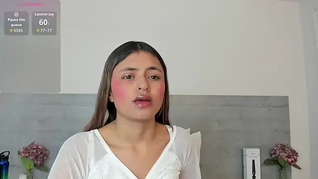 sunnyWhitee online show from 04/22/26, 07:09