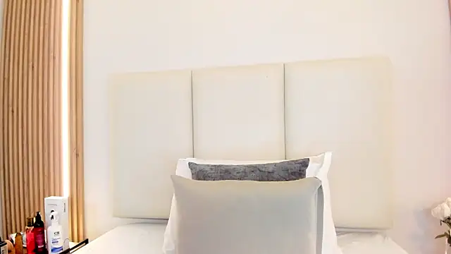 sunnyWhitee online show from 05/04/26, 07:17