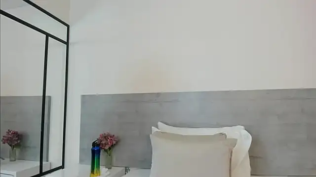 sunnyWhitee online show from 04/14/26, 07:08