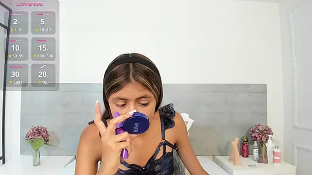 sunnyWhitee online show from 12/04/25, 07:24