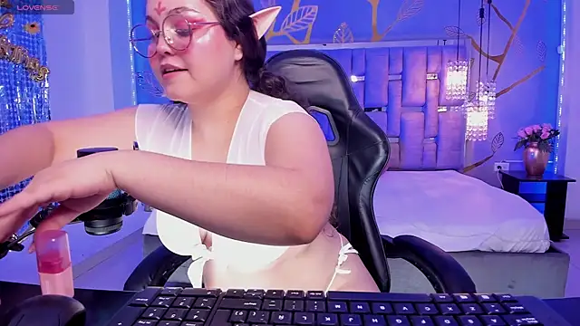 Snapshot of ShylySweet chatting on 10/15/25, 05:17 ShylySweet online show from 10/15/25, 05:17