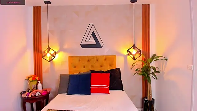 Snapshot of violet_sweet19 chatting on 02/13/26, 01:33 violet sweet19 online show from 02/13/26, 01:33