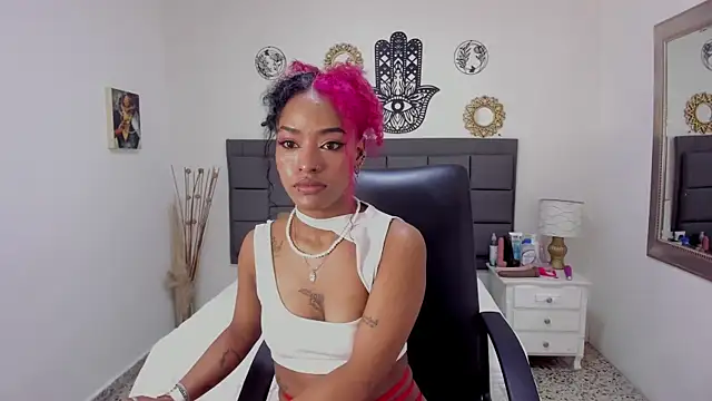 summer williams18 online show from 12/05/25, 12:10