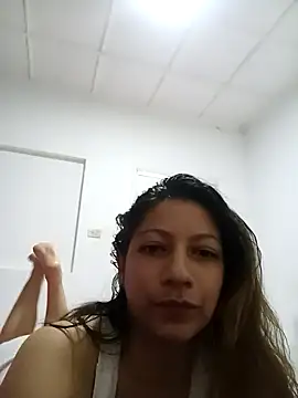 Snapshot of Lisa_Louis chatting on 10/17/25, 04:53 Lisa Louis online show from 10/17/25, 04:53