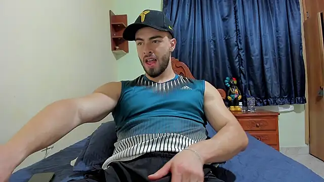 Snapshot of MaxDell chatting on 11/14/25, 01:42 MaxDell online show from 11/14/25, 01:42