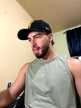 Snapshot of MaxDell chatting on 09/20/25, 10:37 MaxDell online show from 09/20/25, 10:37