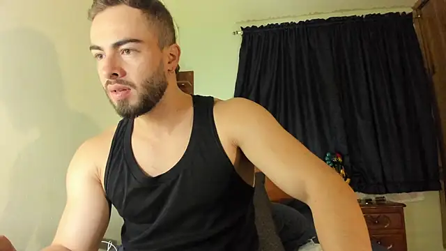 Snapshot of MaxDell chatting on 11/13/25, 01:20 MaxDell online show from 11/13/25, 01:20