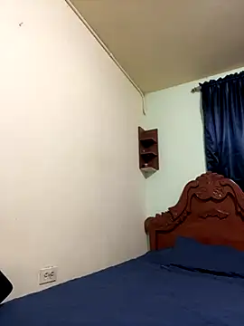 Snapshot of MaxDell chatting on 09/20/25, 01:43 MaxDell online show from 09/20/25, 01:43