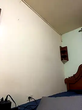 Snapshot of MaxDell chatting on 09/16/25, 02:23 MaxDell online show from 09/16/25, 02:23