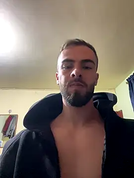 Snapshot of MaxDell chatting on 09/18/25, 02:14 MaxDell online show from 09/18/25, 02:14