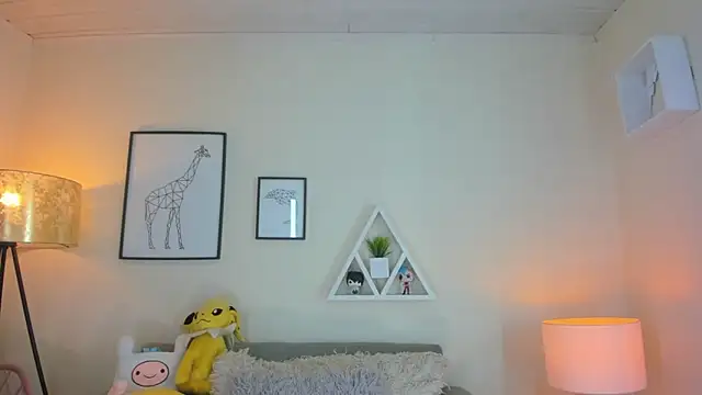 LusyKitty online show from 12/15/25, 03:29