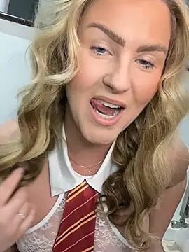 Charleigh xx online show from 06/03/26, 09:30