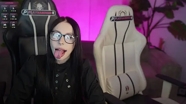 VivianSweet  online show from 05/17/26, 10:37