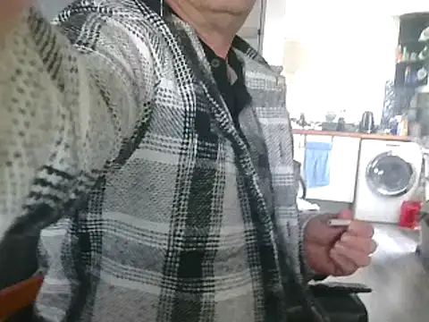 Snapshot of hefin18 chatting on 01/28/25, 11:49 hefin18 online show from 01/28/25, 11:49