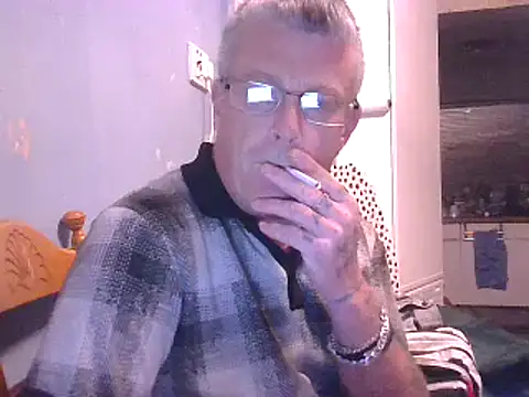 Snapshot of hefin18 chatting on 02/12/25, 08:50 hefin18 online show from 02/12/25, 08:50