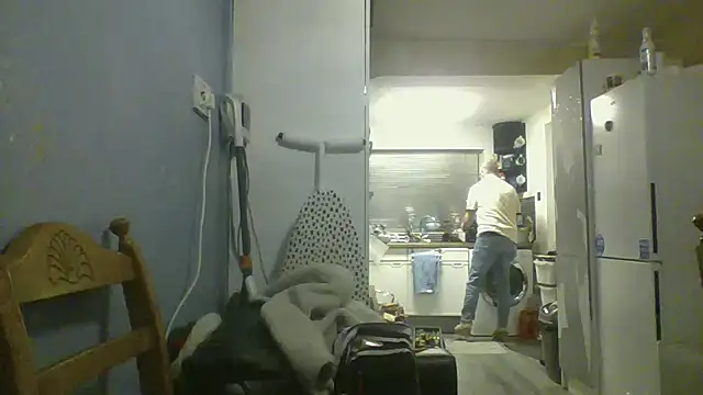 Snapshot of hefin18 chatting on 03/12/25, 10:07 hefin18 online show from 03/12/25, 10:07