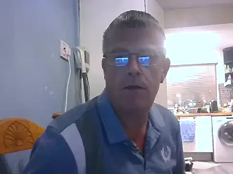 Snapshot of hefin18 chatting on 02/06/25, 11:15 hefin18 online show from 02/06/25, 11:15